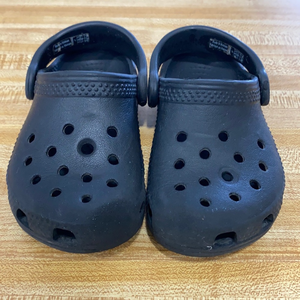 Toddler Crocs size 7c